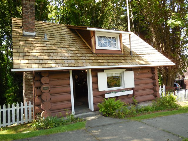 Authentic Log Cabin Museum: Discover Port Orchard Old Traditions